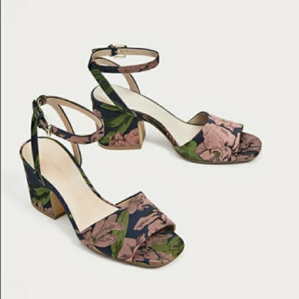 Block- heel Zara brand new sandals.